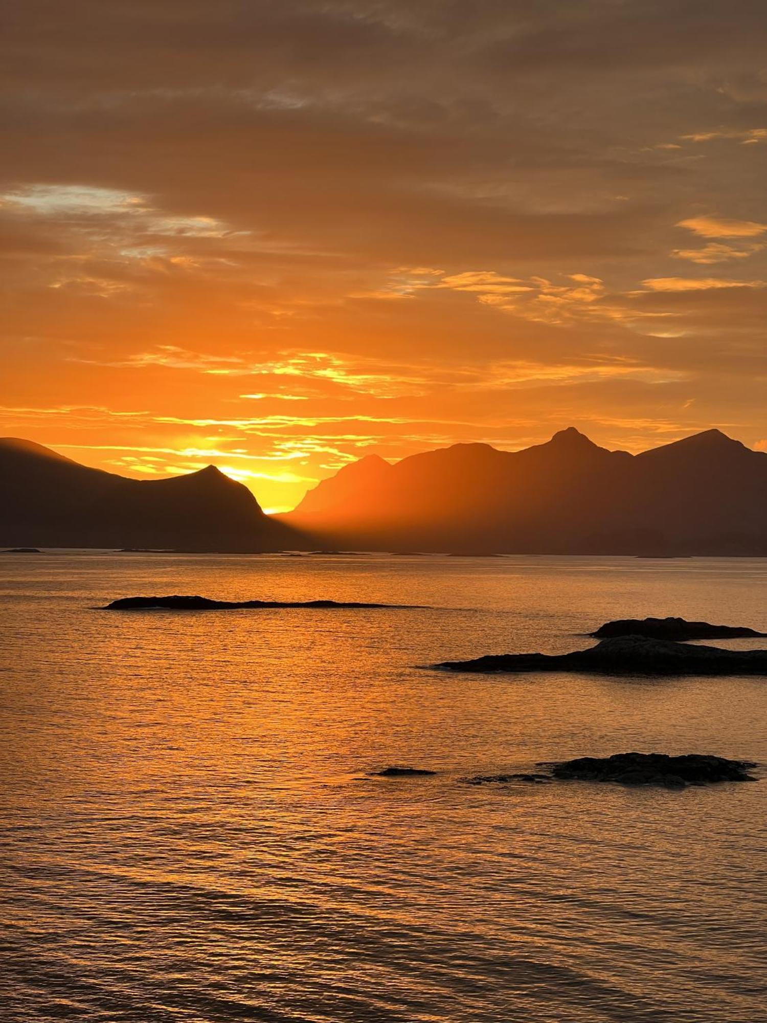 Henningsvaer Lofoten New Apartment Екстер'єр фото
